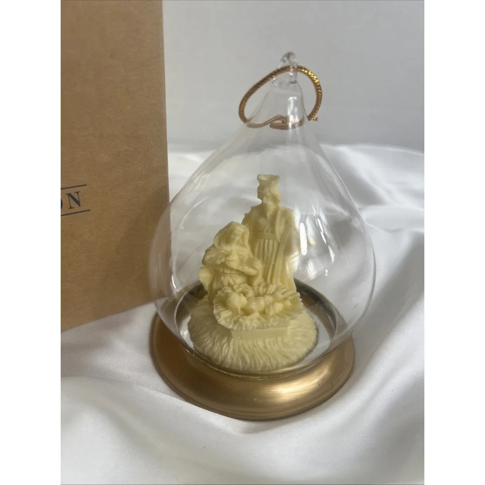 Vinatge Avon 1996 Classic Nativity Glass Ornament Christmas New Holy Family‎